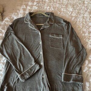 Cozy Earth 3 piece Bamboo Pajama Set (Pants, Top + Shorts). (M) grey/white